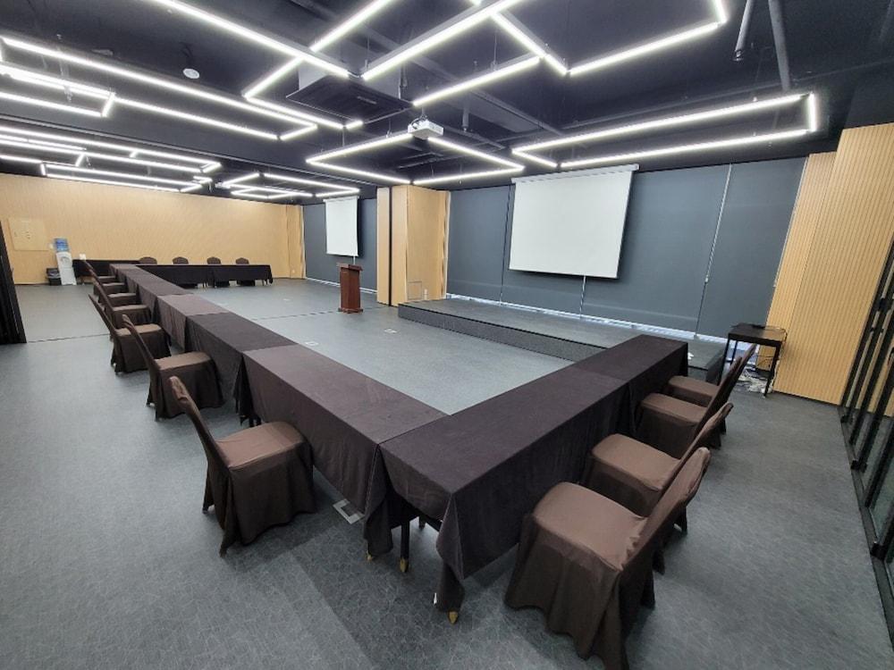 Osong H Hotel Sejong City Cheongju Esterno foto